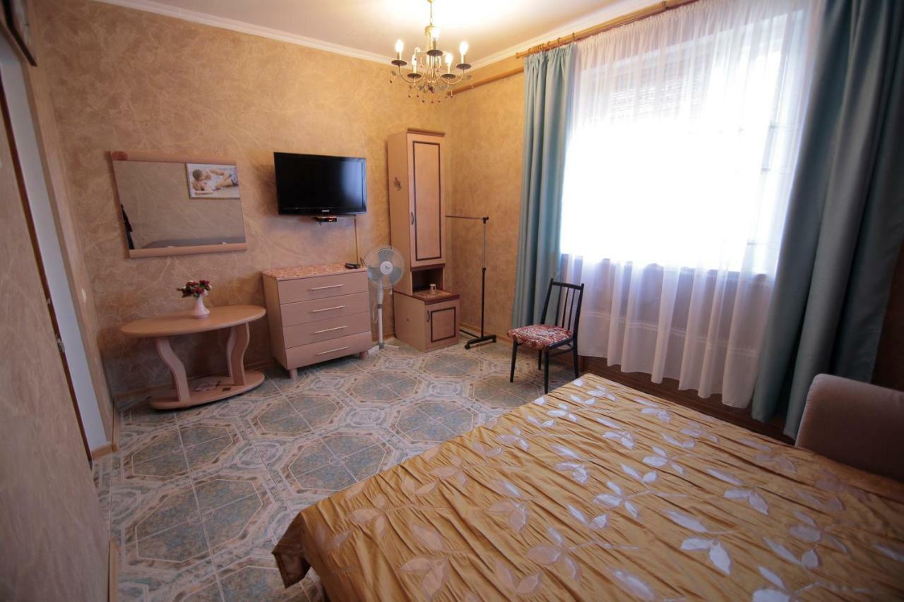 Guest House Kamenny Dom Каролино-Бугаз Экстерьер фото